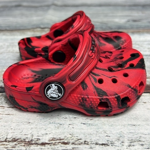 Crocs Kids' Marbled Classic Clog Red/Black Size C-4 - Picture 3 of 6